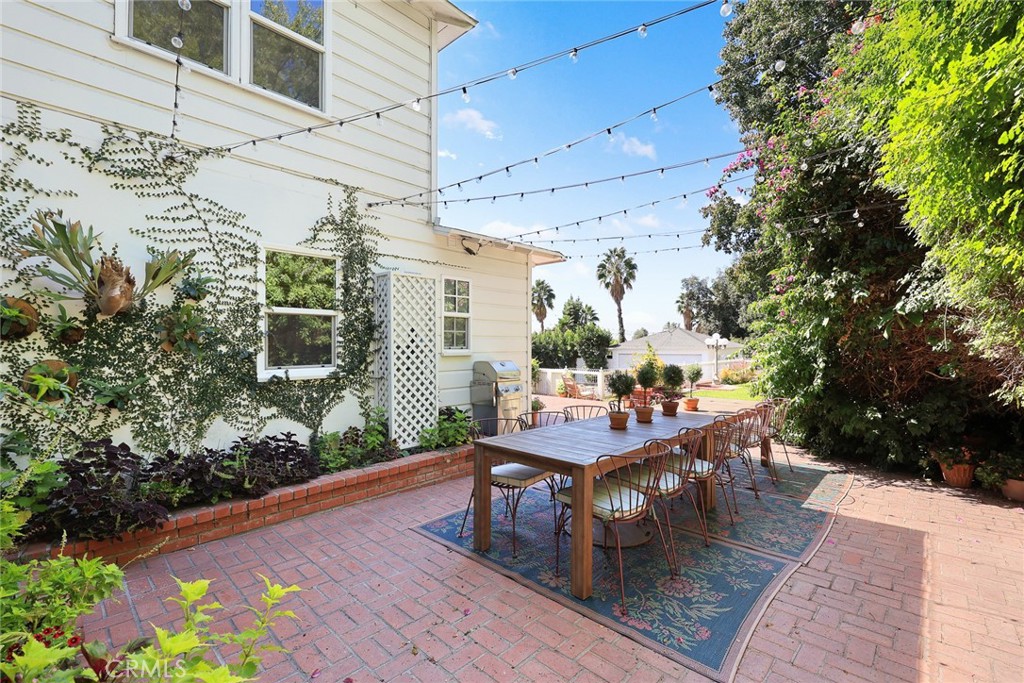 441 N Barranca