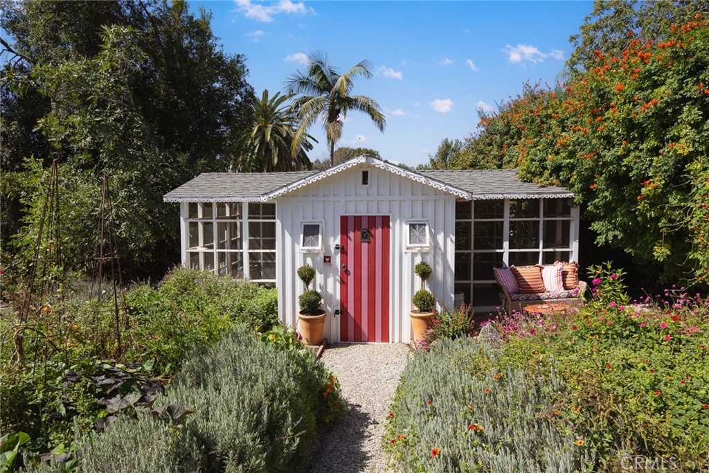 441 N Barranca