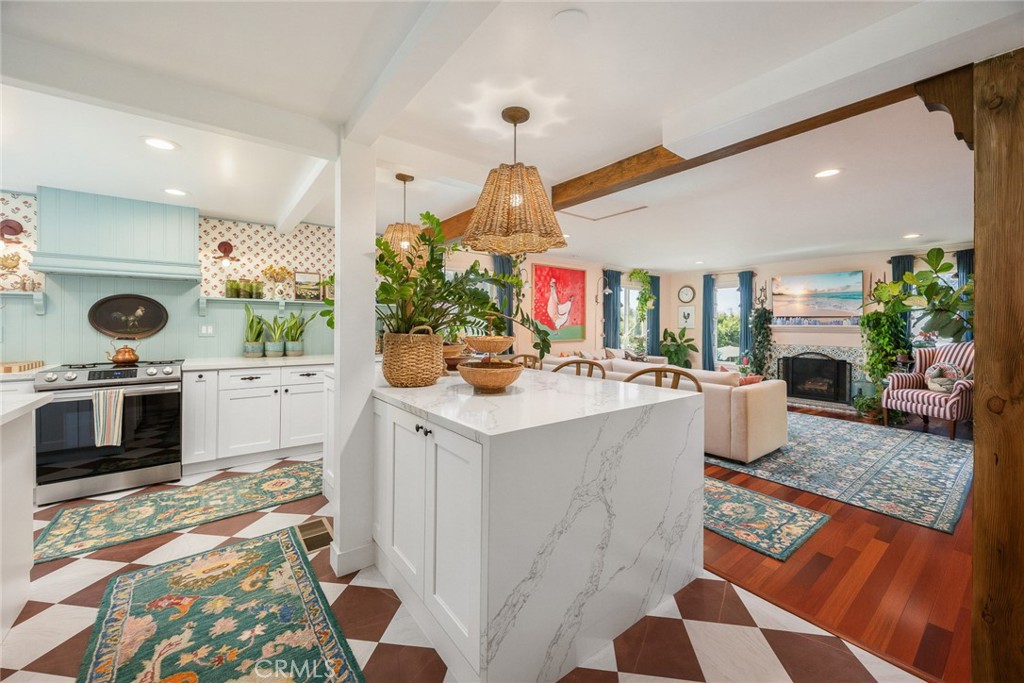 441 N Barranca