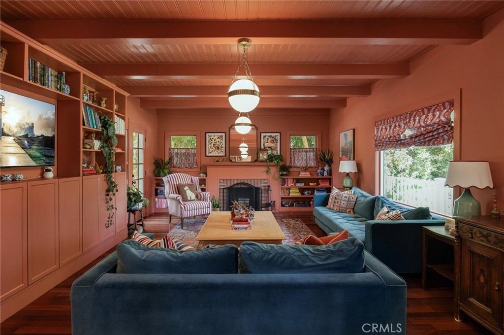 441 N Barranca