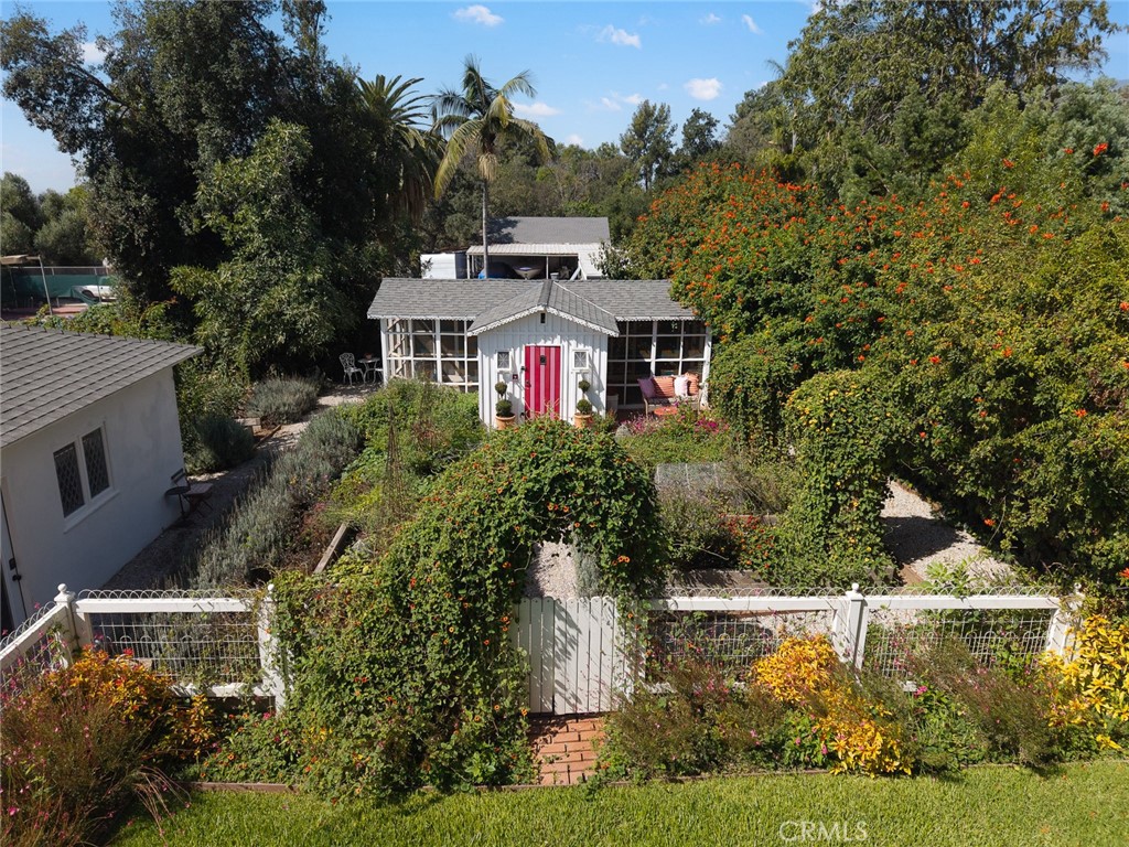 441 N Barranca