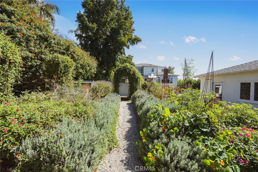 441 N Barranca