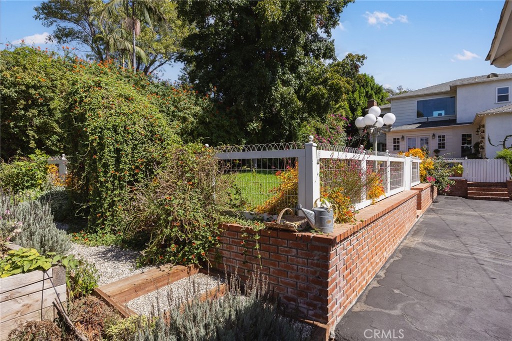 441 N Barranca