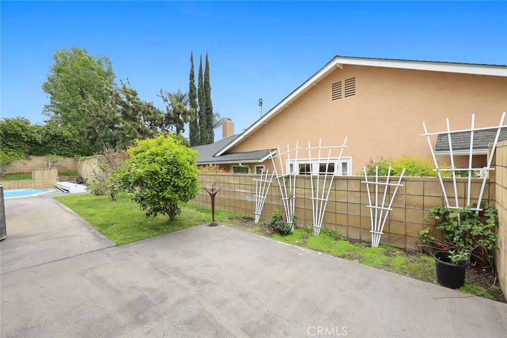 529 Redlands Ave