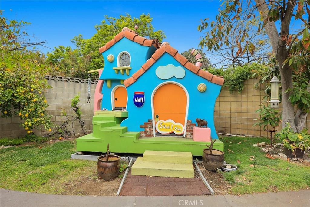 529 Redlands Ave
