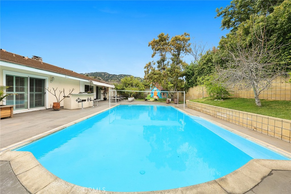 529 Redlands Ave