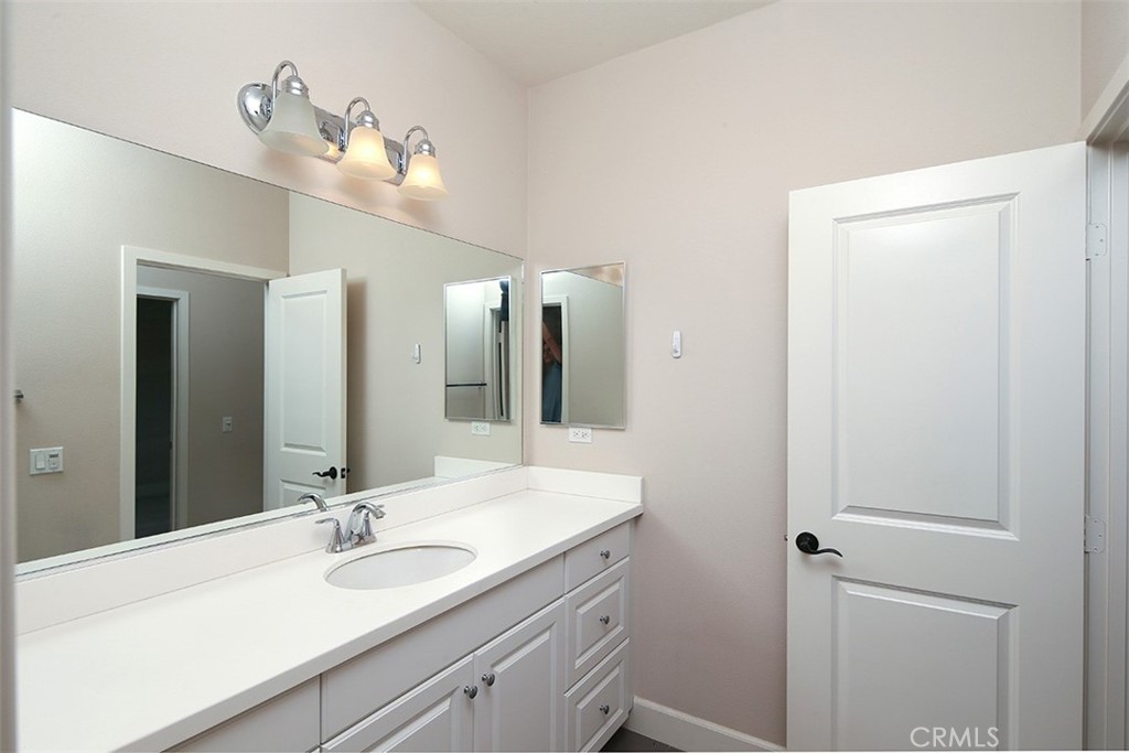 867 E Mountain Way Unit: D