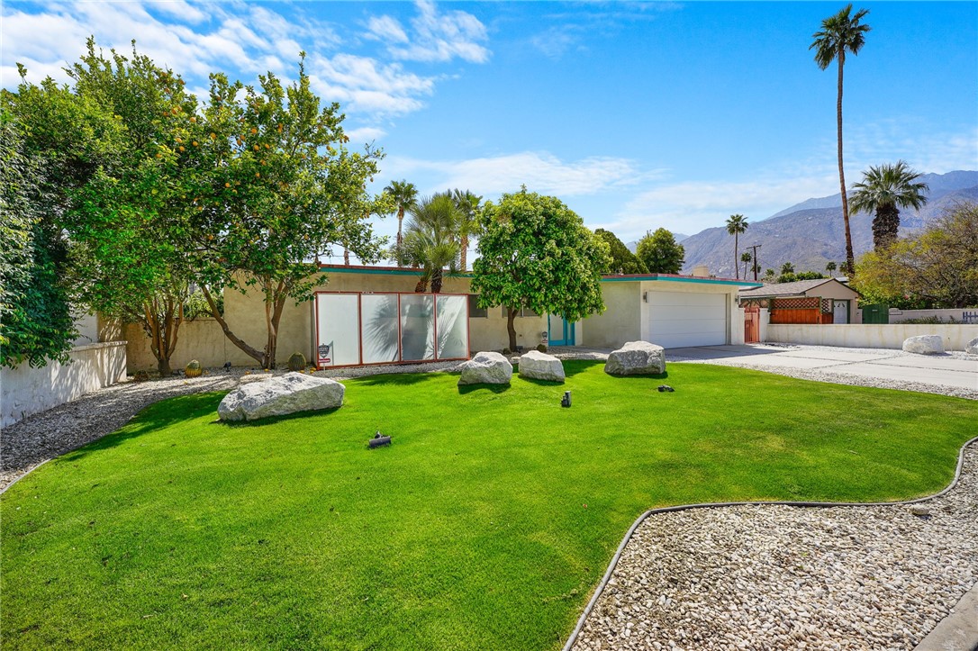 1575 E San Jacinto Way