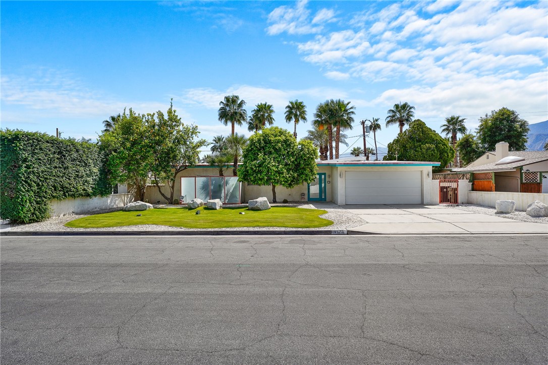 1575 E San Jacinto Way