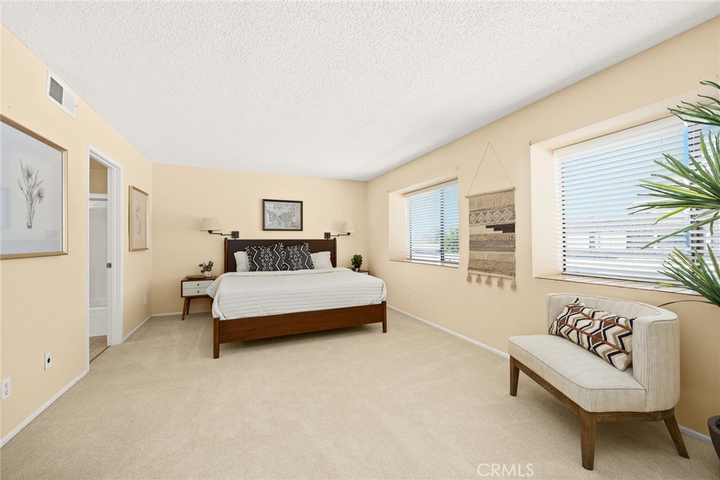 2590 Huntington Dr D