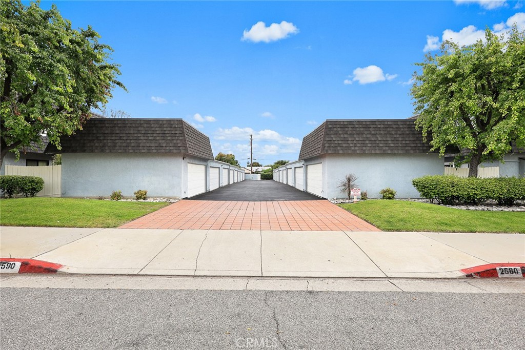 2590 Huntington Dr D