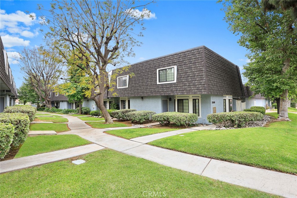 2590 Huntington Dr D