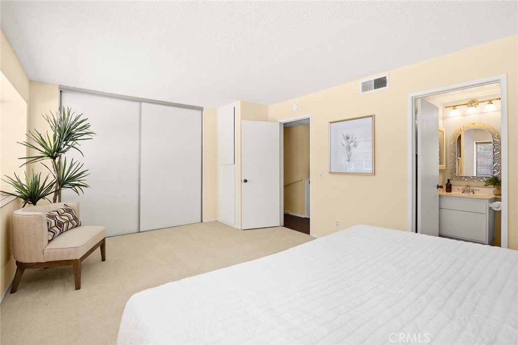 2590 Huntington Dr D