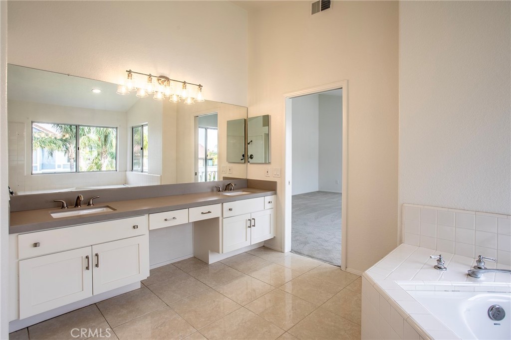 6236 Sunnyhills Place