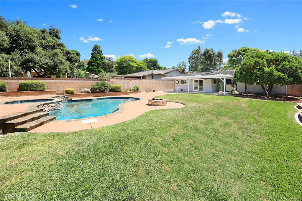 1311 North Shirlmar Avenue