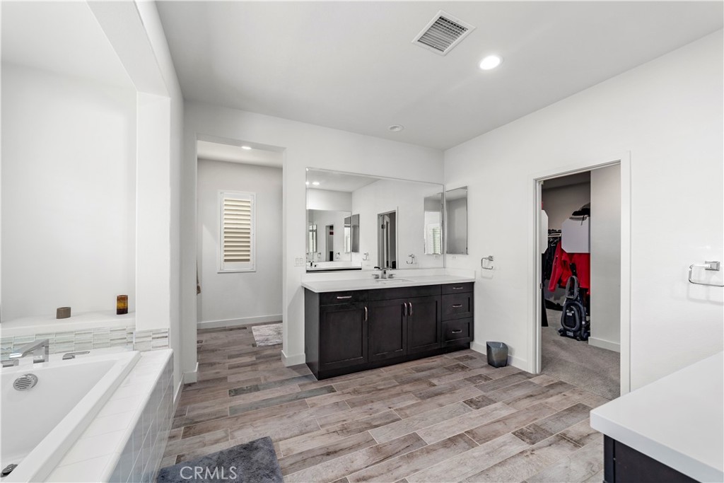 639 E Orange Blossom Way