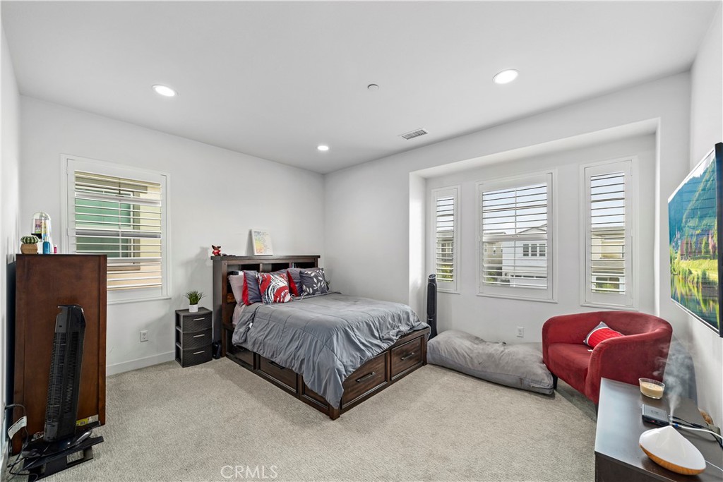 639 E Orange Blossom Way