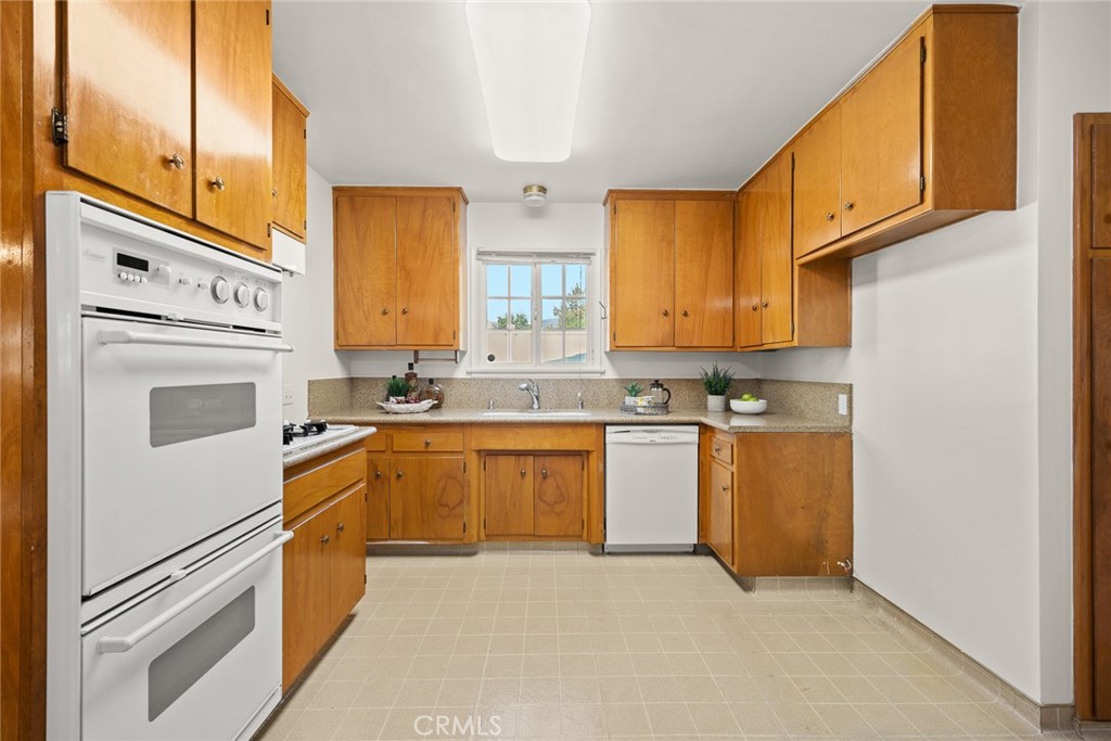 5765 N. Barranca Avenue