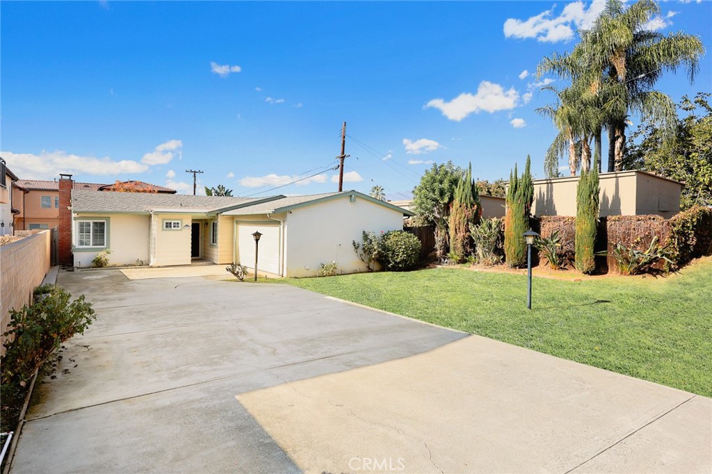 5765 N. Barranca Avenue