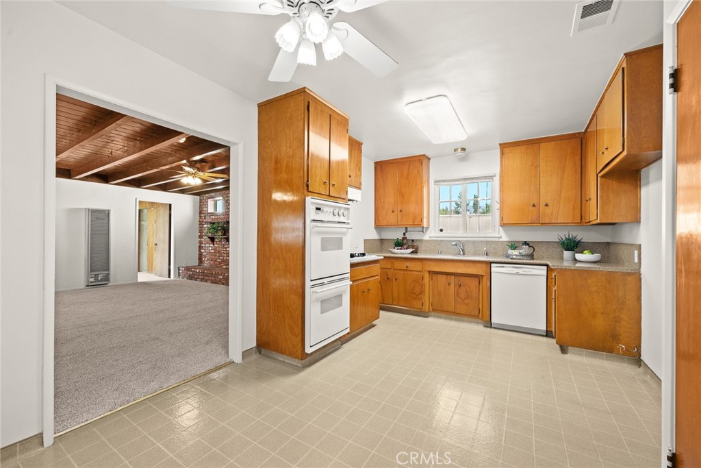 5765 N. Barranca Avenue