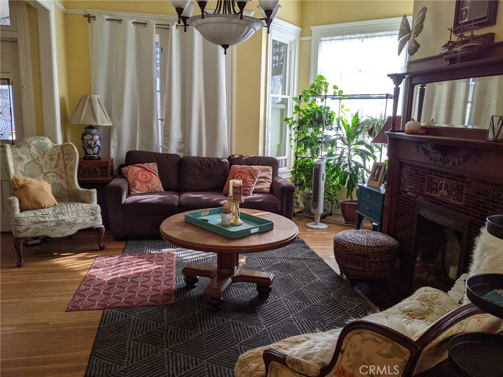 403 N San Gabriel Avenue