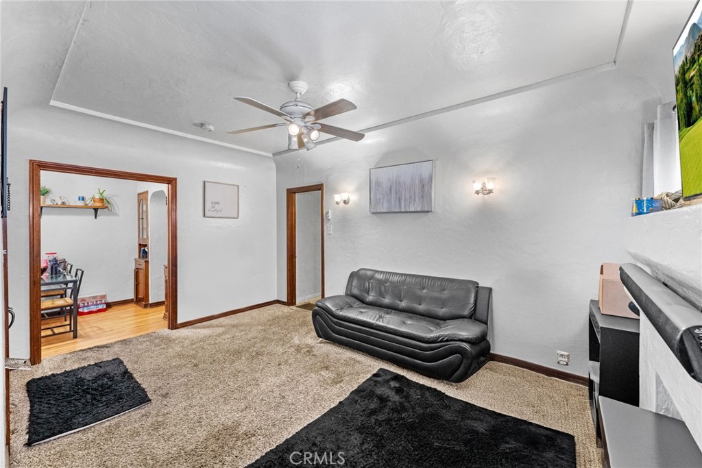 1257 W 60th Place