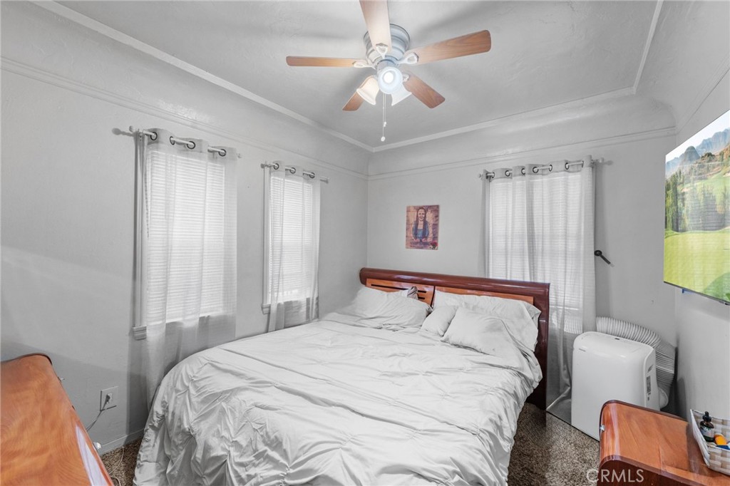 1257 W 60th Place