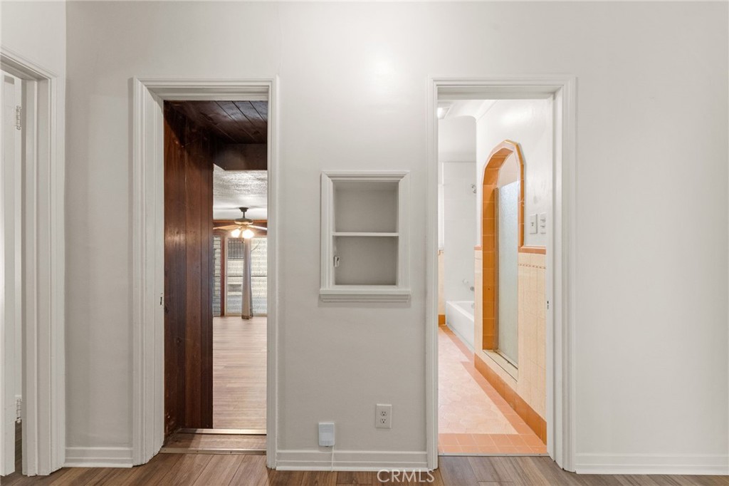 1257 W 60th Place