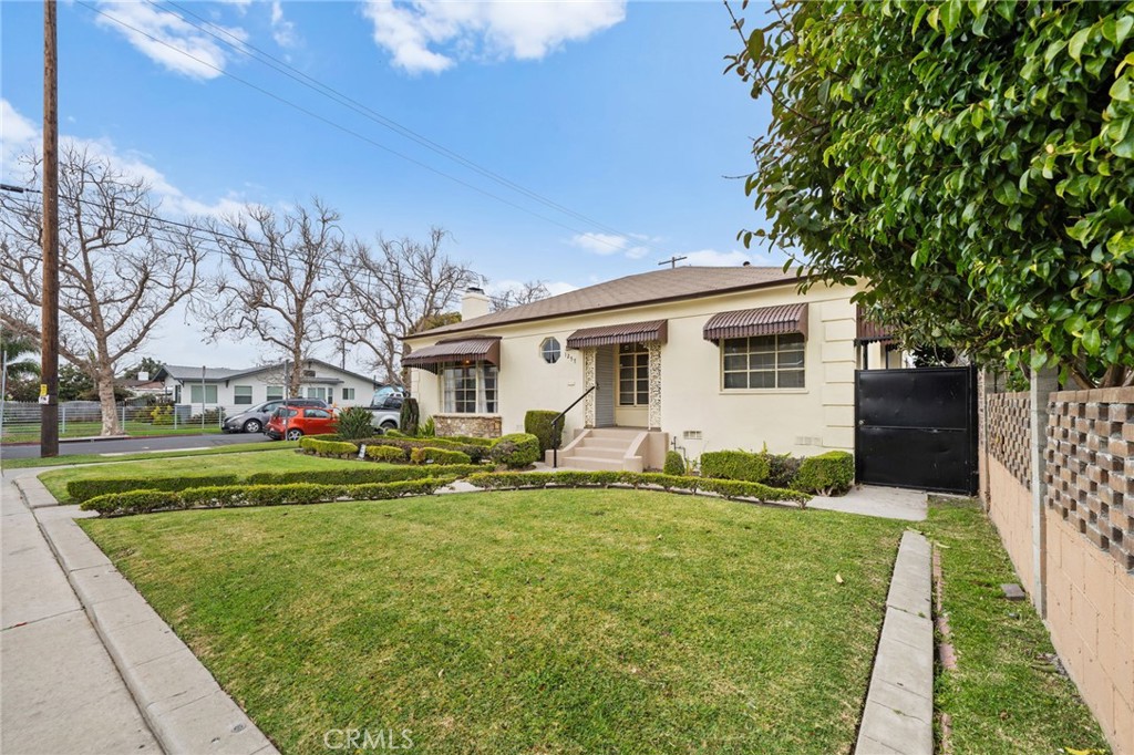 1257 W 60th Place