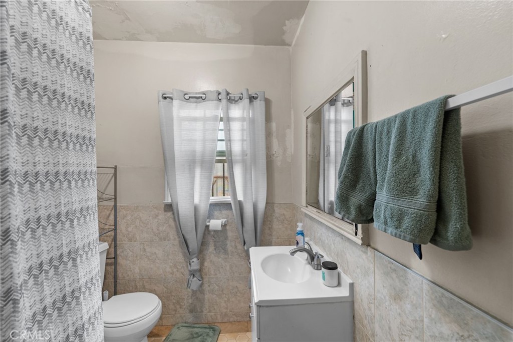 1257 W 60th Place