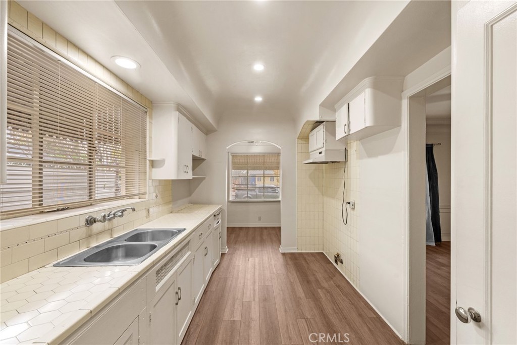 1257 W 60th Place