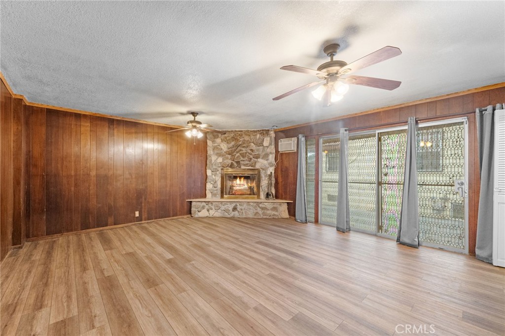 1257 W 60th Place
