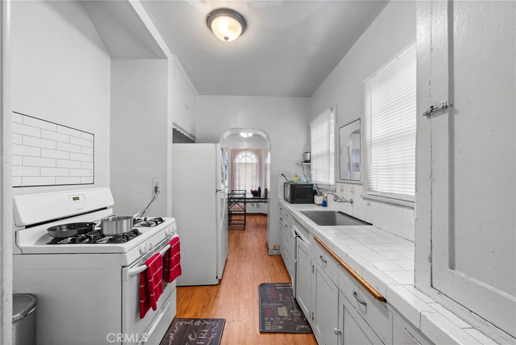 1257 W 60th Place