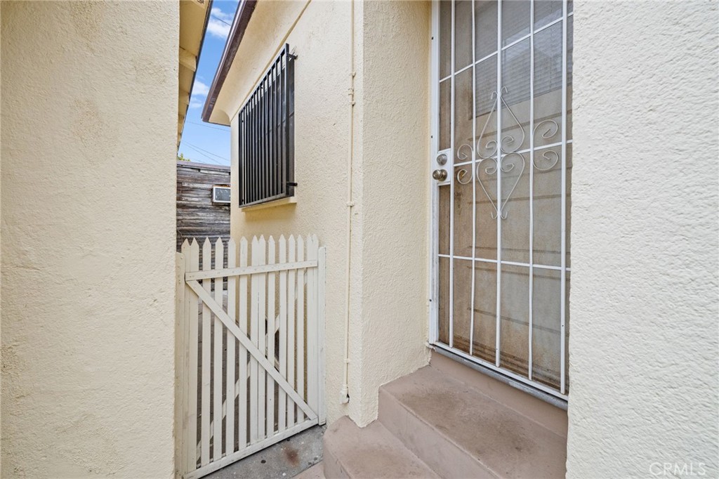 1257 W 60th Place
