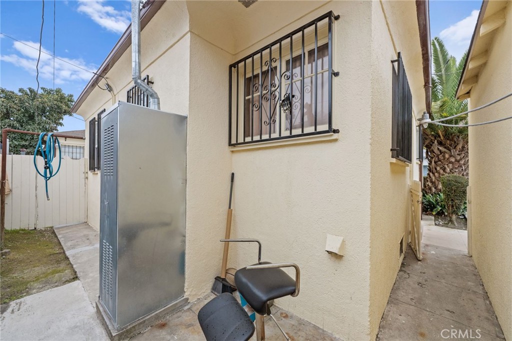 1257 W 60th Place