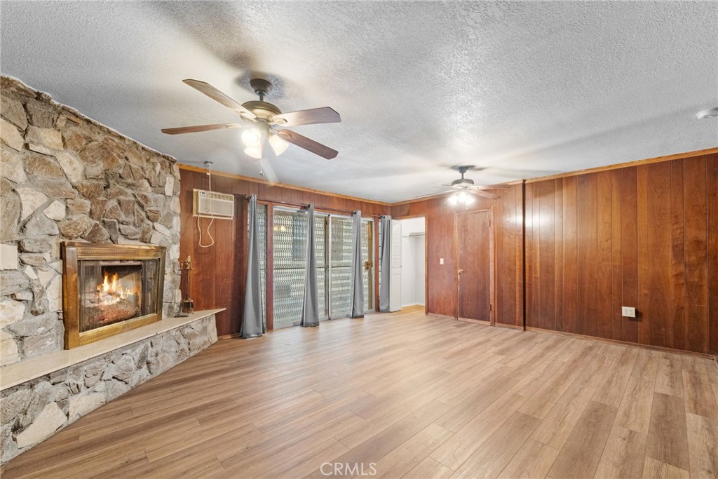 1257 W 60th Place