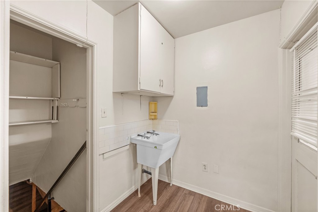 1257 W 60th Place