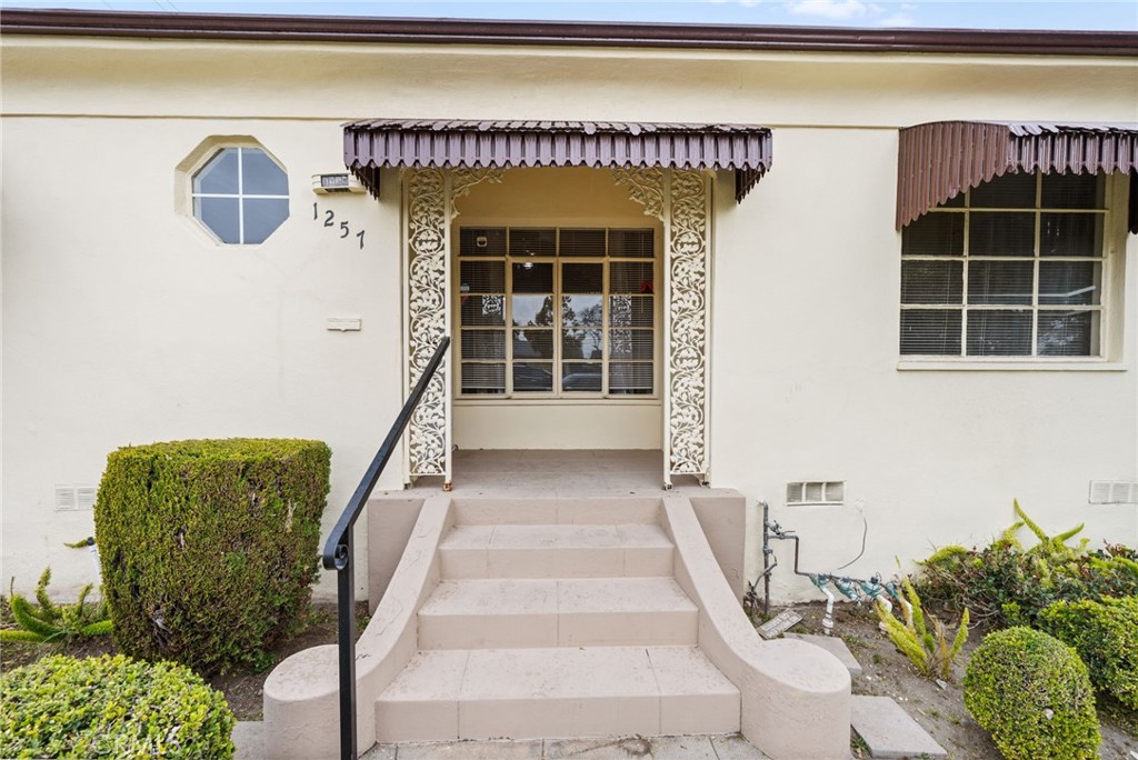 1257 W 60th Place
