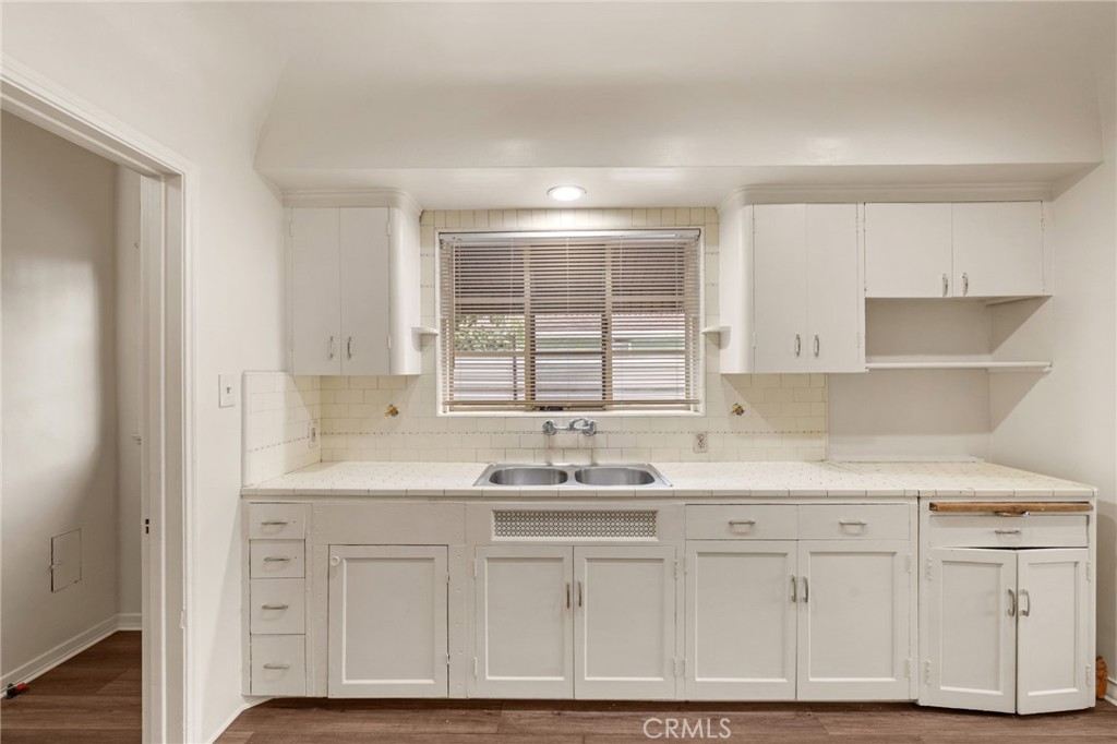 1257 W 60th Place