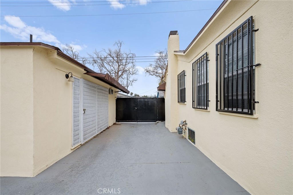 1257 W 60th Place