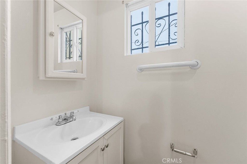 1257 W 60th Place