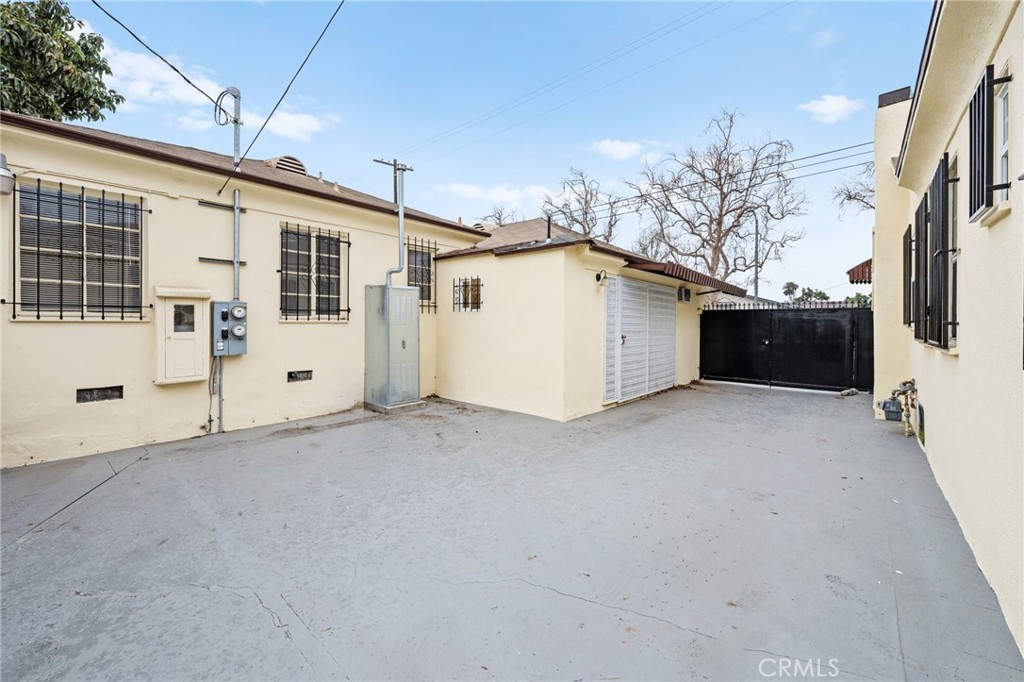 1257 W 60th Place