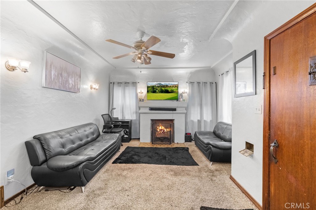 1257 W 60th Place