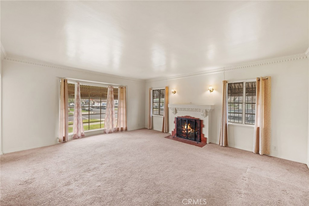 1257 W 60th Place