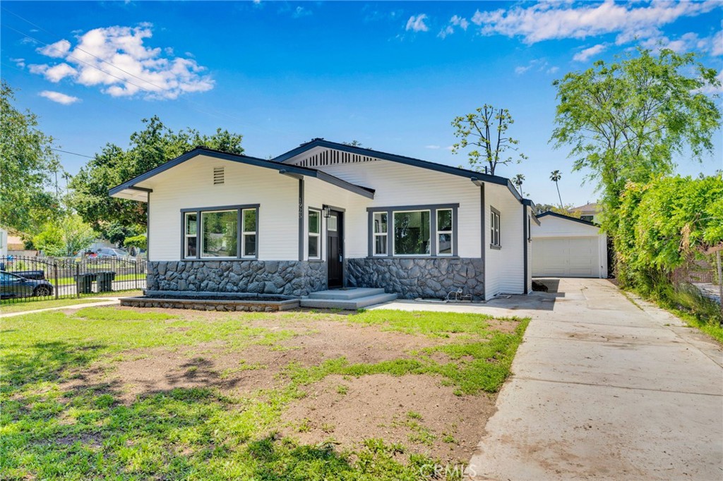 1925 N Marengo Avenue