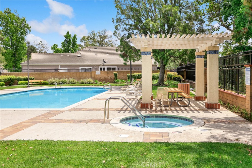 5787 Blackbird Lane