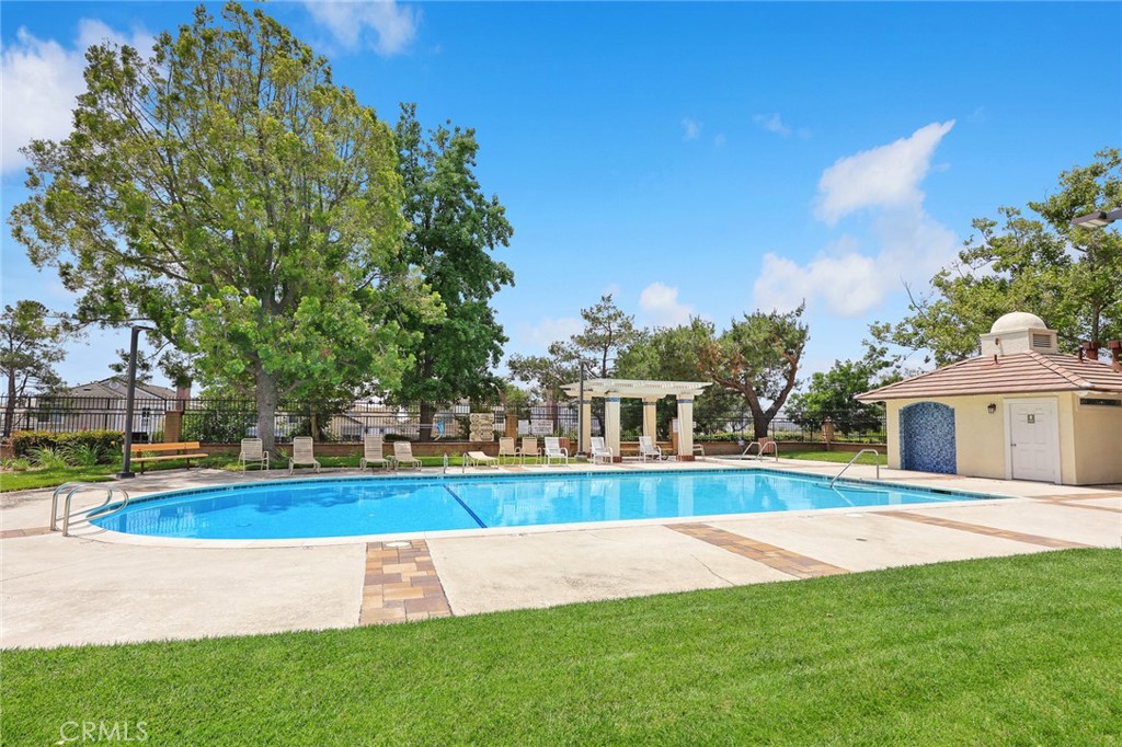5787 Blackbird Lane
