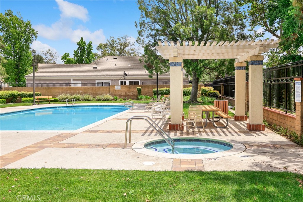 5787 Blackbird Lane