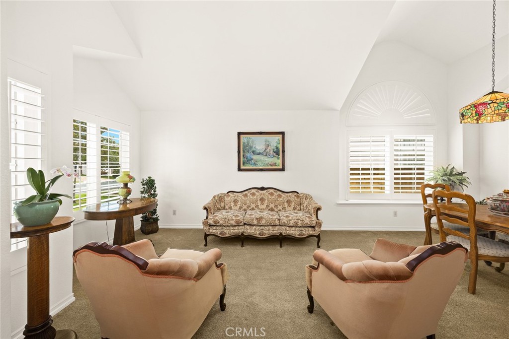 5787 Blackbird Lane