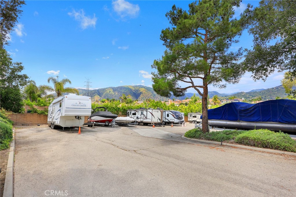 5787 Blackbird Lane